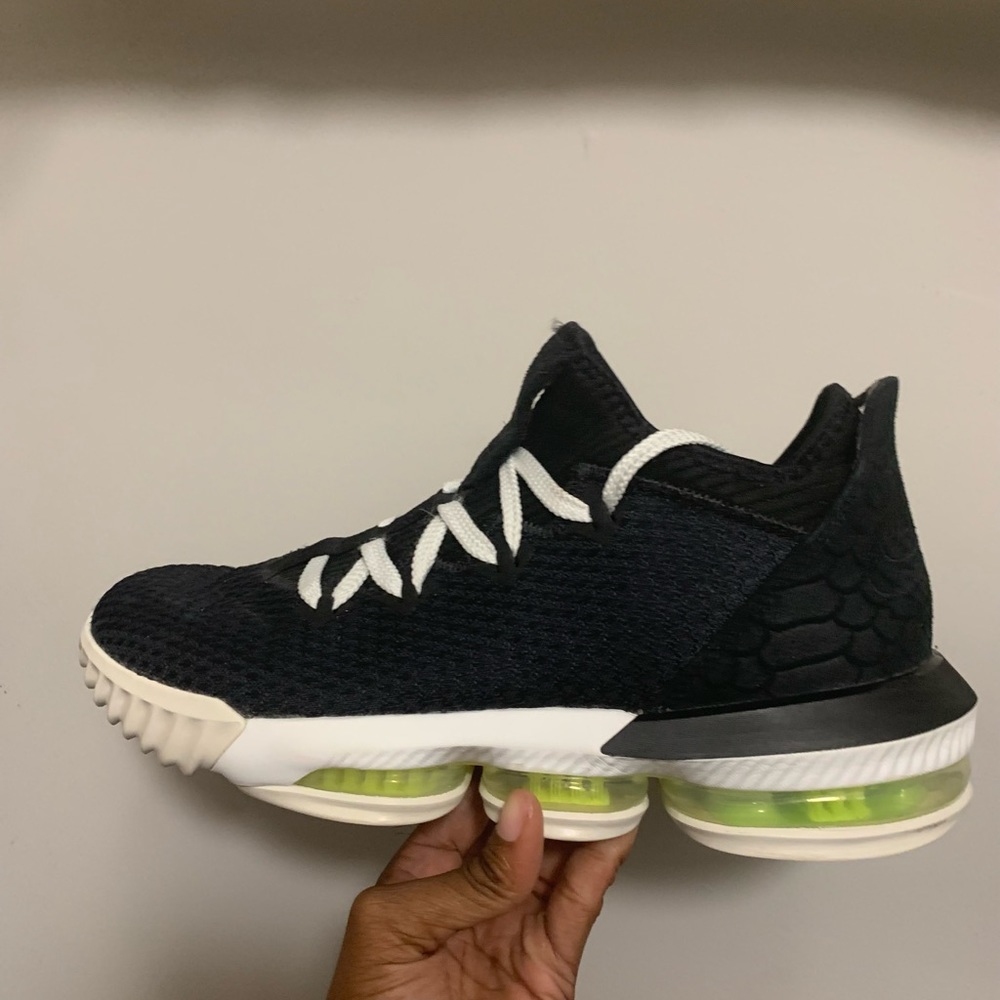 SOLD SOLD SOLD Lebron 16 low Black Python - Picture 4 of 9
